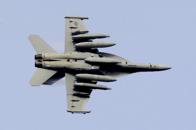 ...Nato ska ingripa. På lördagen hålls ett möte för att diskutera militär aktion. Ett par timmar efter mötet kan internationellt flyg bomba i Libyen. ...Nato ska ingripa. På lördagen hålls ett möte för att diskutera militär aktion. Ett par timmar efter mötet kan internationellt flyg bomba i Libyen.