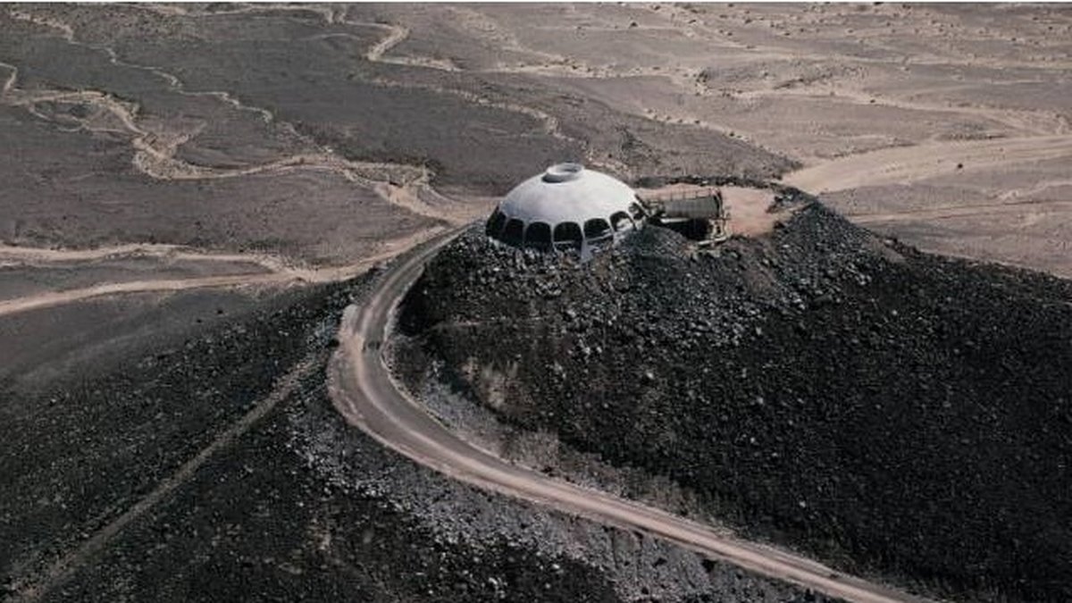 Huell Howsers vulkanhus i Kalifornien. Det ligger på en vulkan – och ser ut som ett UFO.