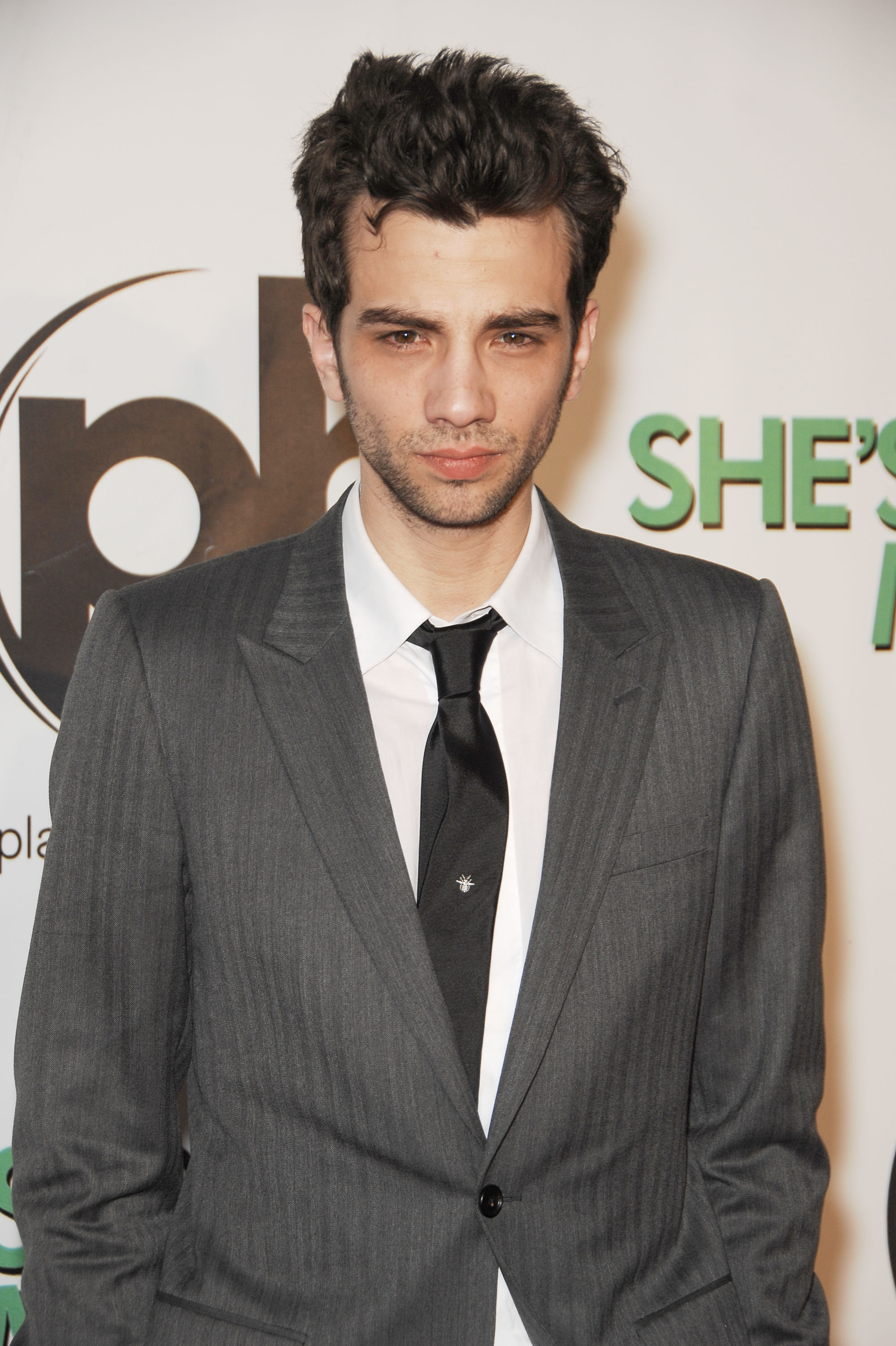 Jay Baruchel ser svår och hunkig ut på premiär. Jay Baruchel ser svår och hunkig ut på premiär.