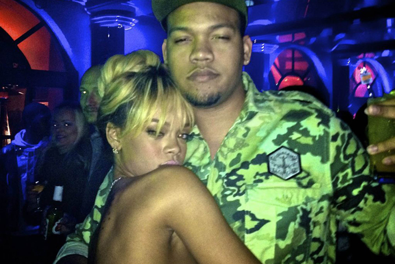 Rihanna på nattklubb med het man.