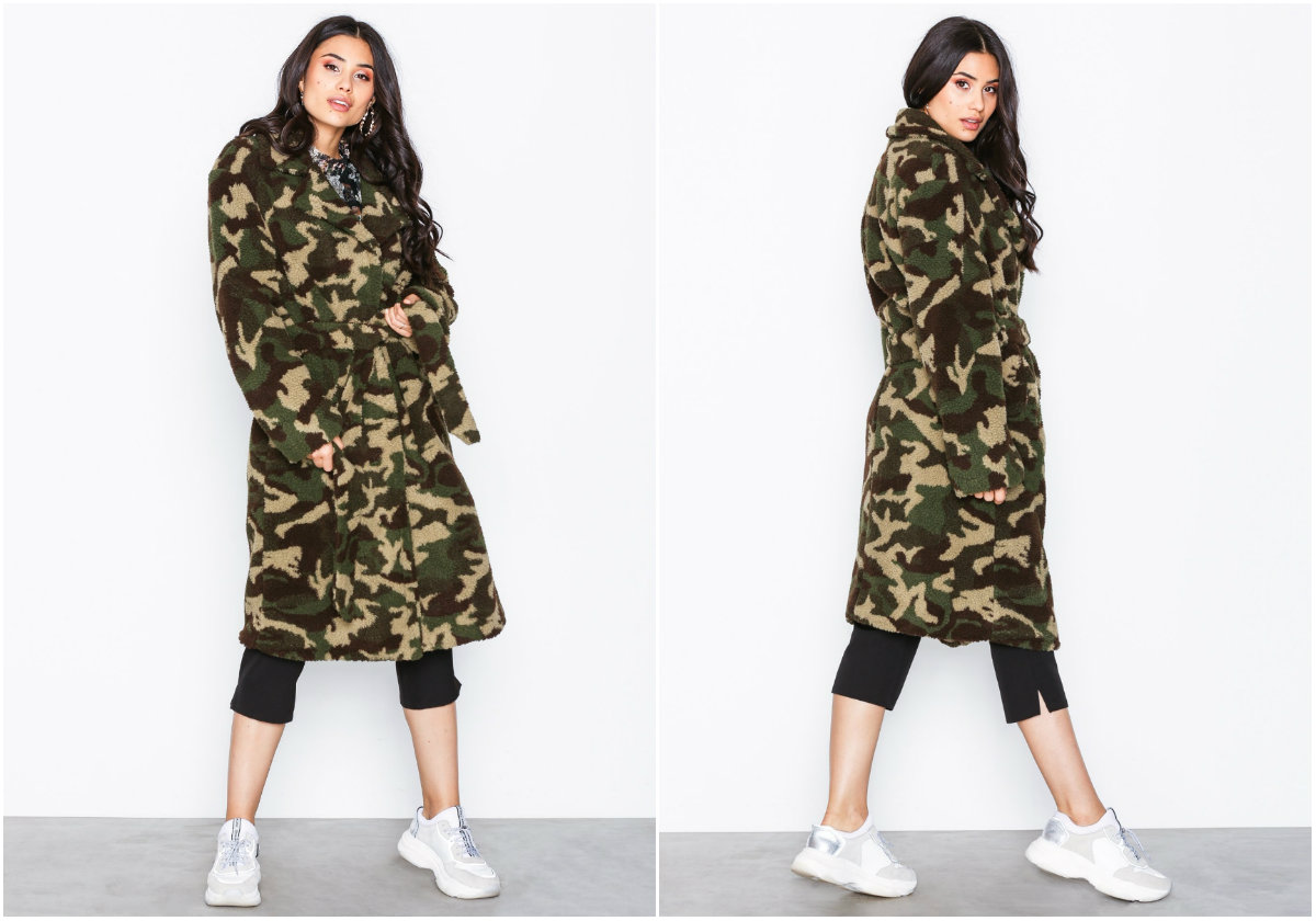 Jacka i camouflage markerad midja Jacka i camouflage markerad midja