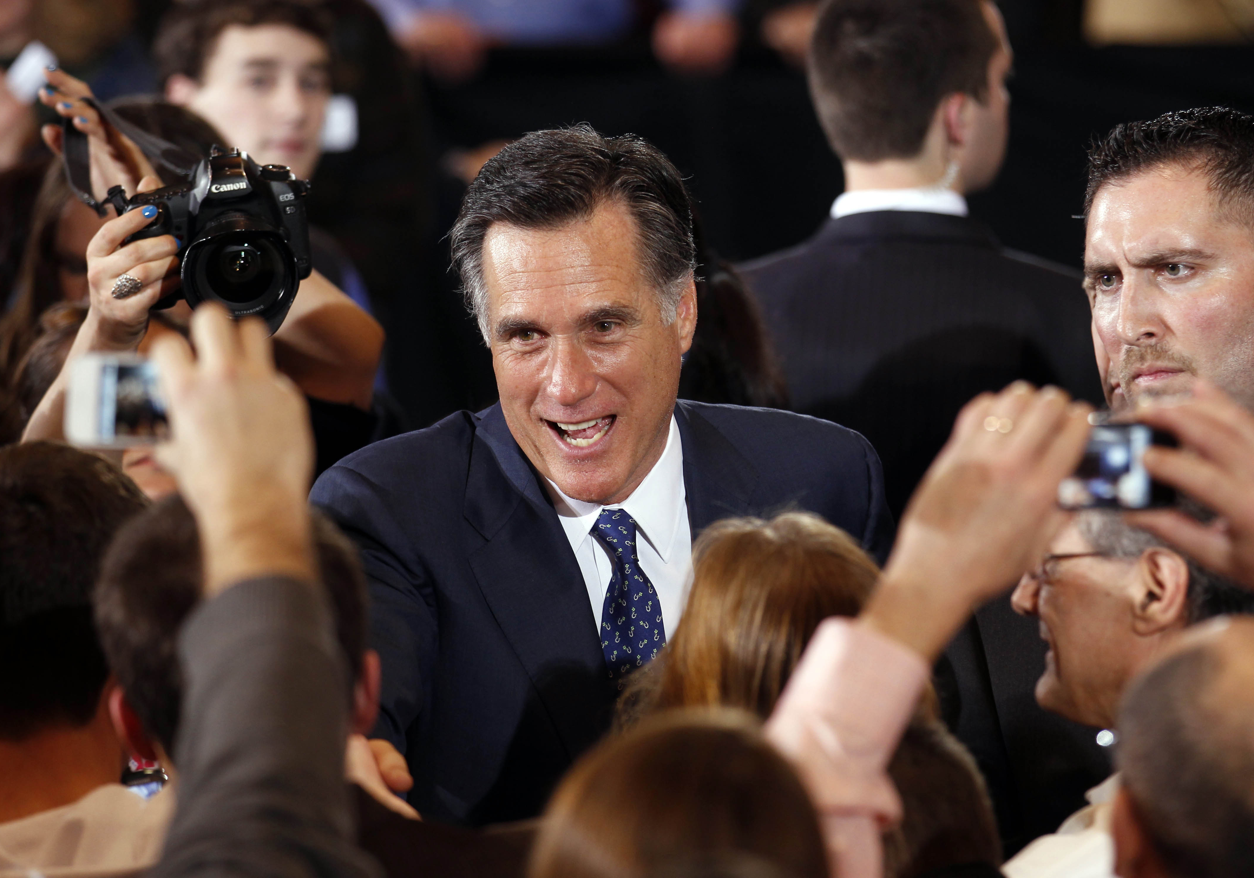 Mitt Romney var favorit till att vinna i både Michigan och Arizona, men i barndomsdelstaten blev det oväntat tufft.