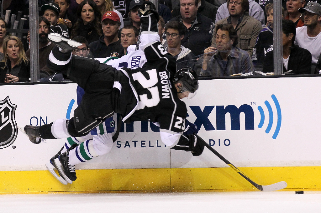 Matchen mellan Los Angeles Kings och Vancover Canucks vann LA Kings med 1-0 efter ett mål i den tredje perioden av Dustin Brown Matchen mellan Los Angeles Kings och Vancover Canucks vann LA Kings med 1-0 efter ett mål i den tredje perioden av Dustin Brown