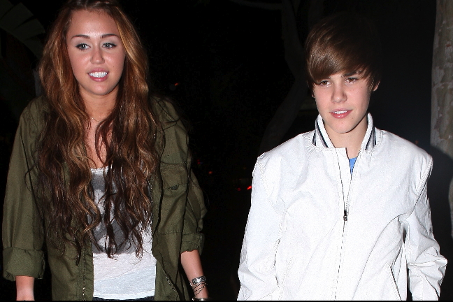 Miley Cyrus tillsammans med Justin Bieber. Eller tvärtom. 