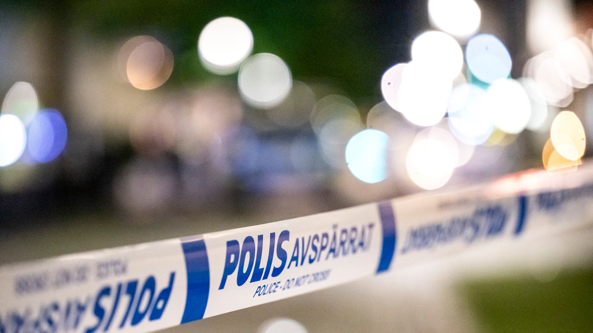 En stor polisinsats pågår i Solna norr om Stockholm.