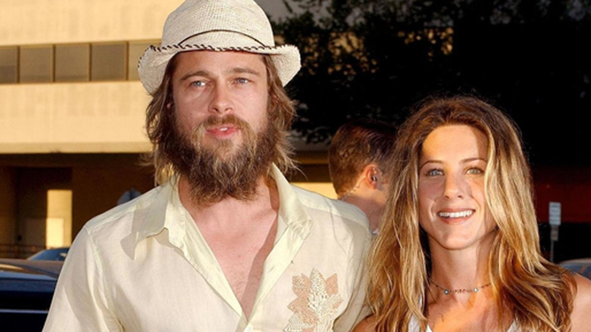 Så här glad var Jennifer Aniston 2002. Brad Pitt ser mer skäggig ut. 