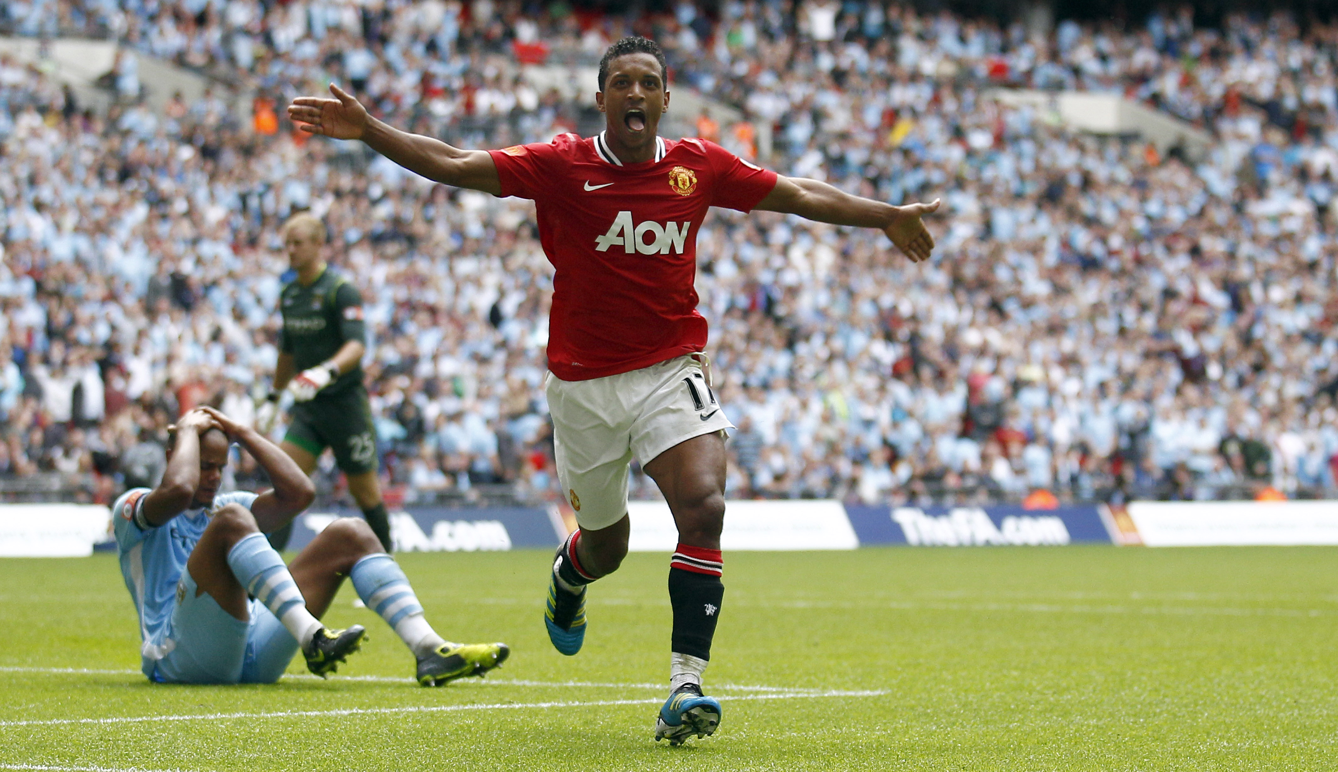 Den svenska klassikern Supercupen skapades 2007 efter förlagan Community Shield i England. Där finns det dock publik och prestige. Den svenska klassikern Supercupen skapades 2007 efter förlagan Community Shield i England. Där finns det dock publik och prestige.