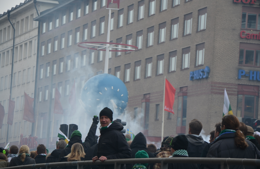 Marschen börjar vid Medborgarplatsen... Marschen börjar vid Medborgarplatsen...