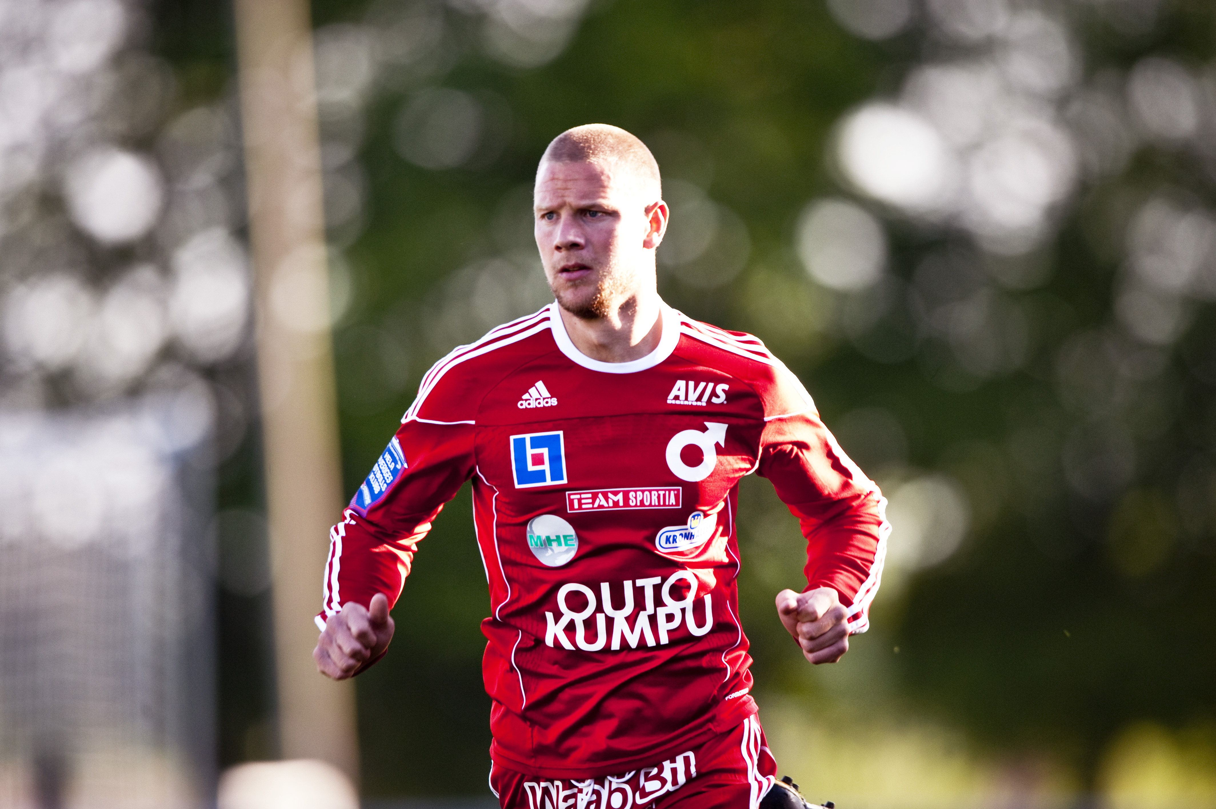 Peter Samuelsson, anfallare. Betyg: 3/5. En utpräglad striker som gjort 32 mål under två superettansäsonger i Degerfors. En fullgod ersättare till Haddad om denne inte håller efter långtidsskadan. Peter Samuelsson, anfallare. Betyg: 3/5. En utpräglad striker som gjort 32 mål under två superettansäsonger i Degerfors. En fullgod ersättare till Haddad om denne inte håller efter långtidsskadan.
