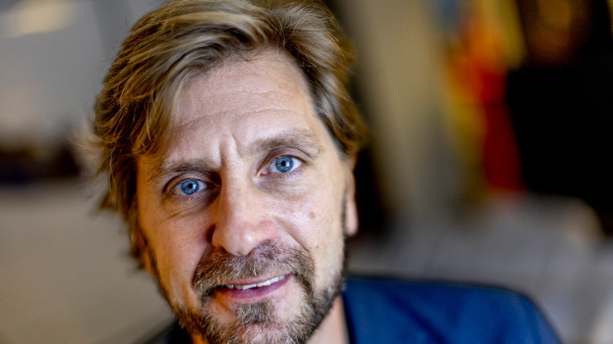 Ruben Östlund mellanlandar hemma i Sverige för att skaka liv i den svenska biografkulturen innan han fortsätter kampanja för en eller flera Oscarsstatyetter.