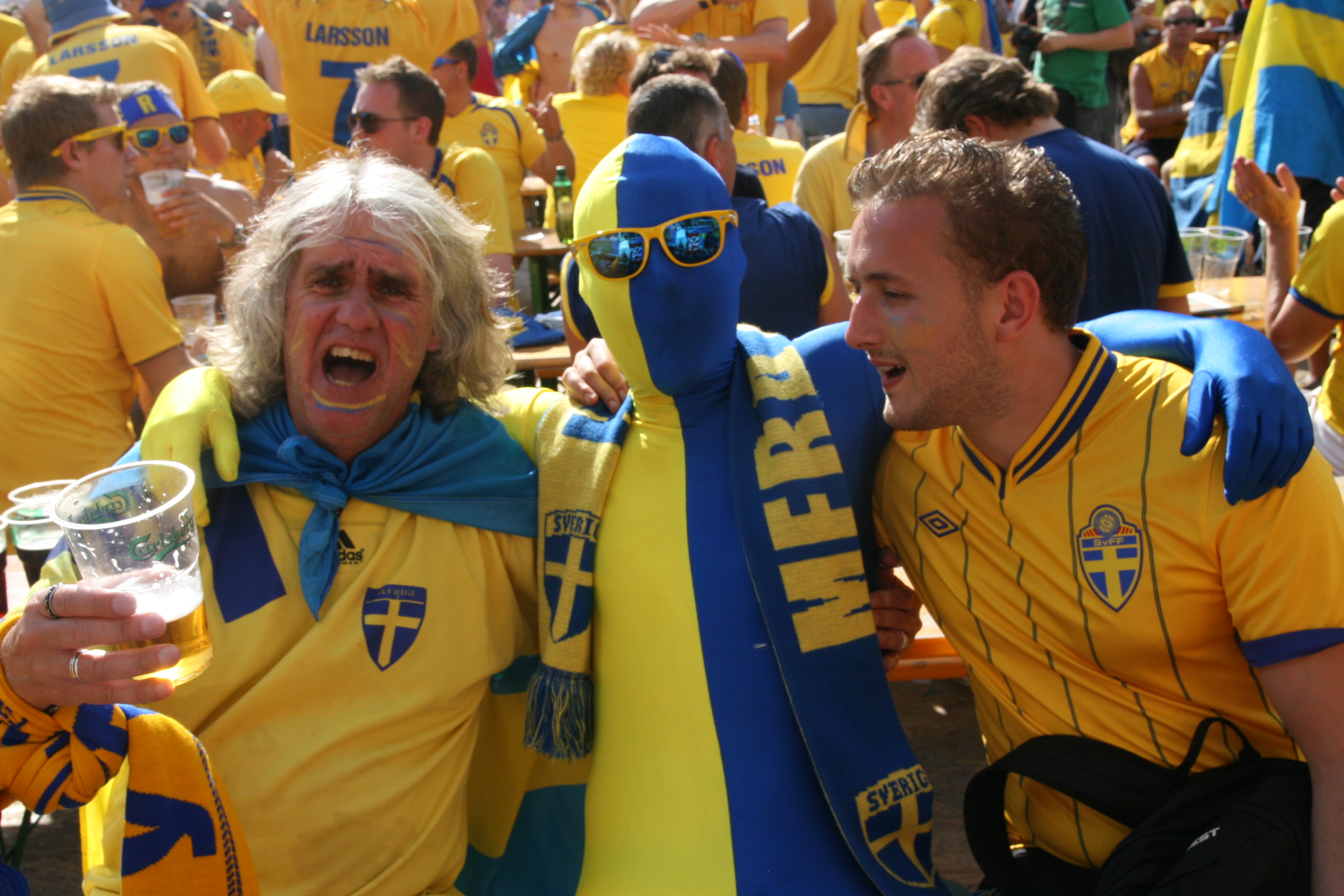  -Sverige vinner med 2-0, säger Kitte Hållen och Daniel Persson.