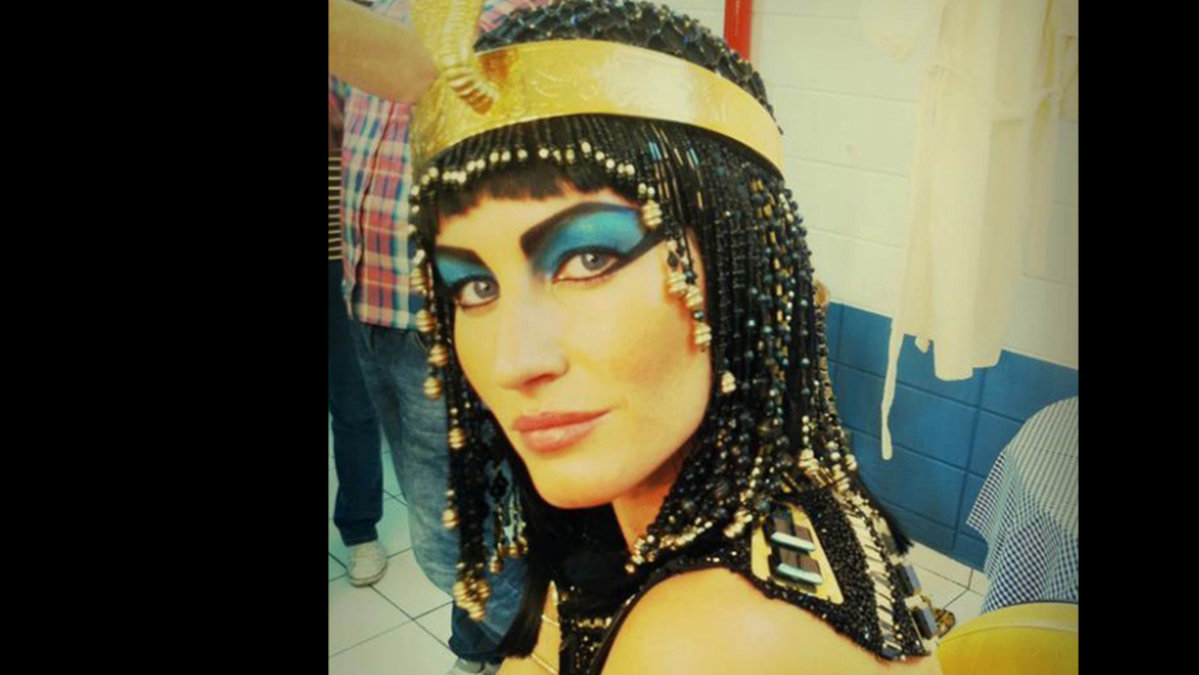 Gisele Bündchen som Cleopatra.