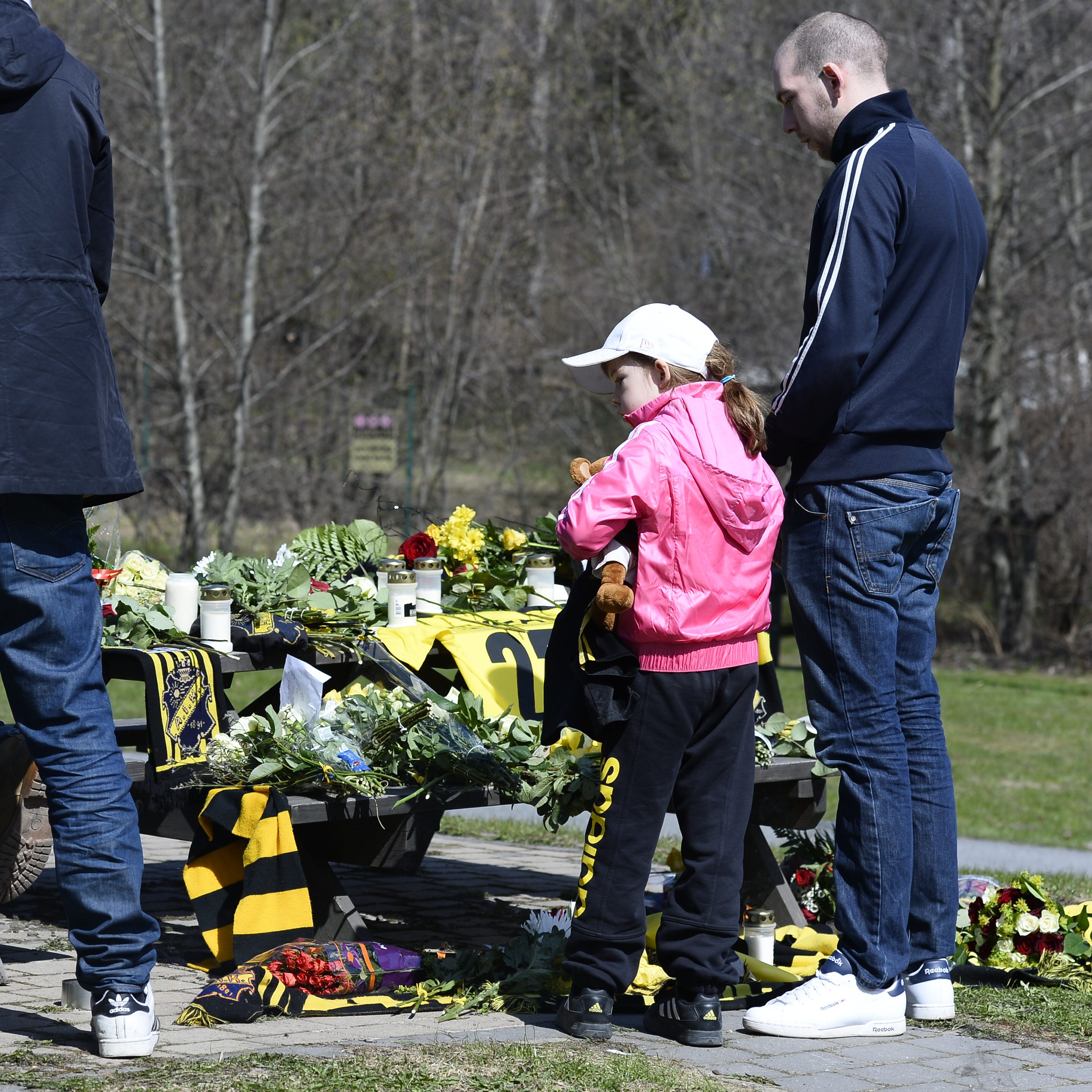 Folk i alla åldrar samlades för att sakna Ivan Turina tillsammans. Folk i alla åldrar samlades för att sakna Ivan Turina tillsammans.