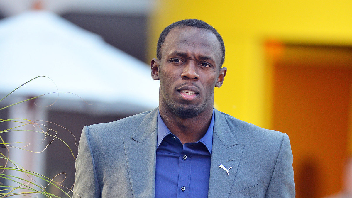 Usain Bolts signerade skor från OS plus en signerad tröja: 30 000 kronor. 