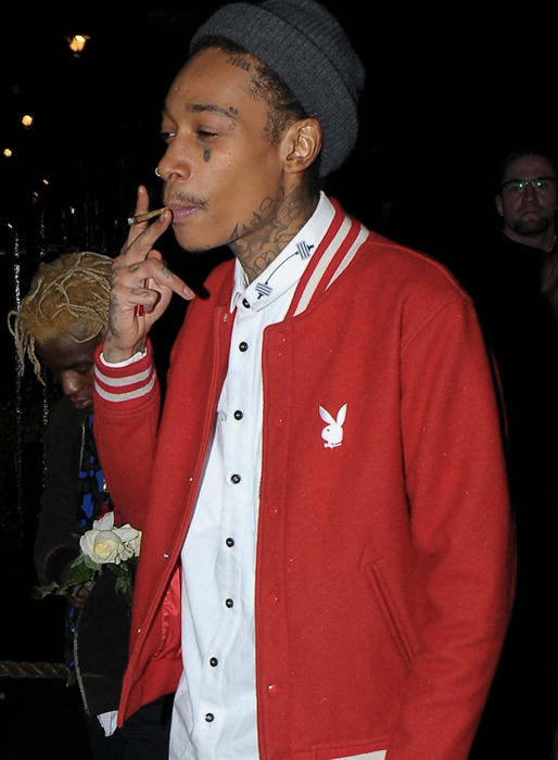 Wiz Khalifa blossar på. Wiz Khalifa blossar på.