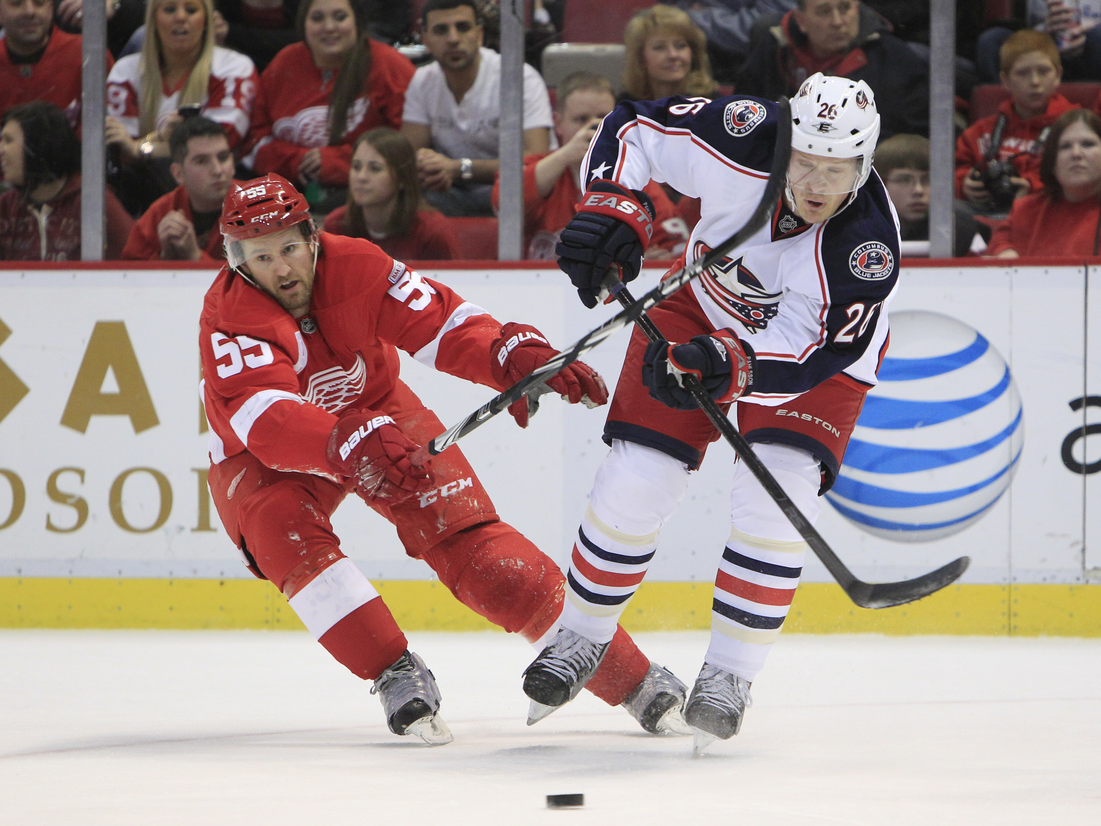 Han lämnar Columbus Blue Jackets för att lira med Sedinarna. Han lämnar Columbus Blue Jackets för att lira med Sedinarna.