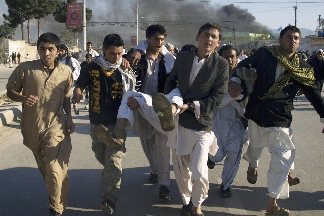 På lördagen utbröt nya våldsamheter i Kabul. Fem dödades och minst 40 skadades. 