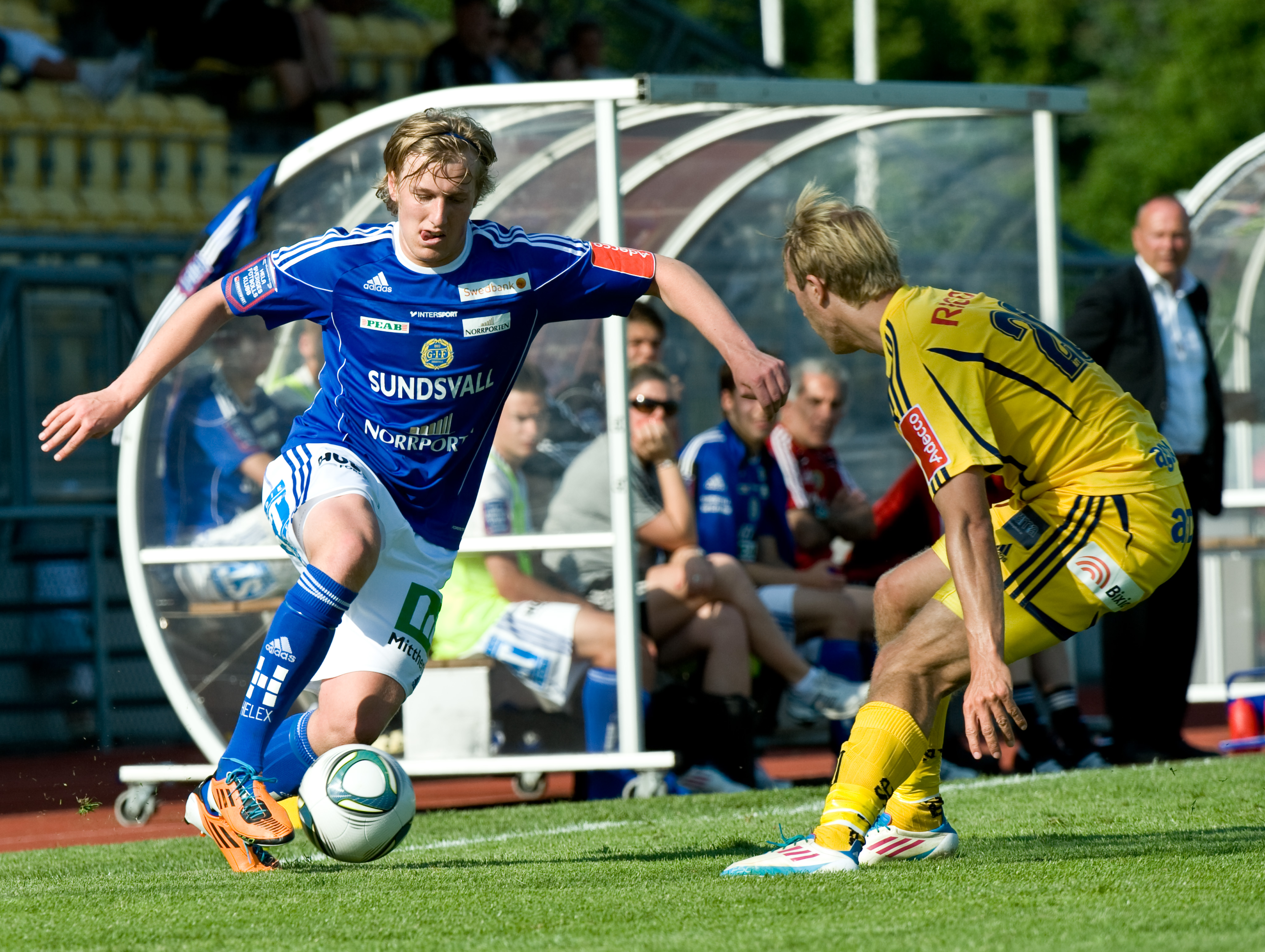 33. Emil Forsberg, höger yttermittfältare. Betyg: 3/5. Lagets stora utropstecken förra säsongen. Lär ta nästa steg i allsvenskan. 33. Emil Forsberg, höger yttermittfältare. Betyg: 3/5. Lagets stora utropstecken förra säsongen. Lär ta nästa steg i allsvenskan.