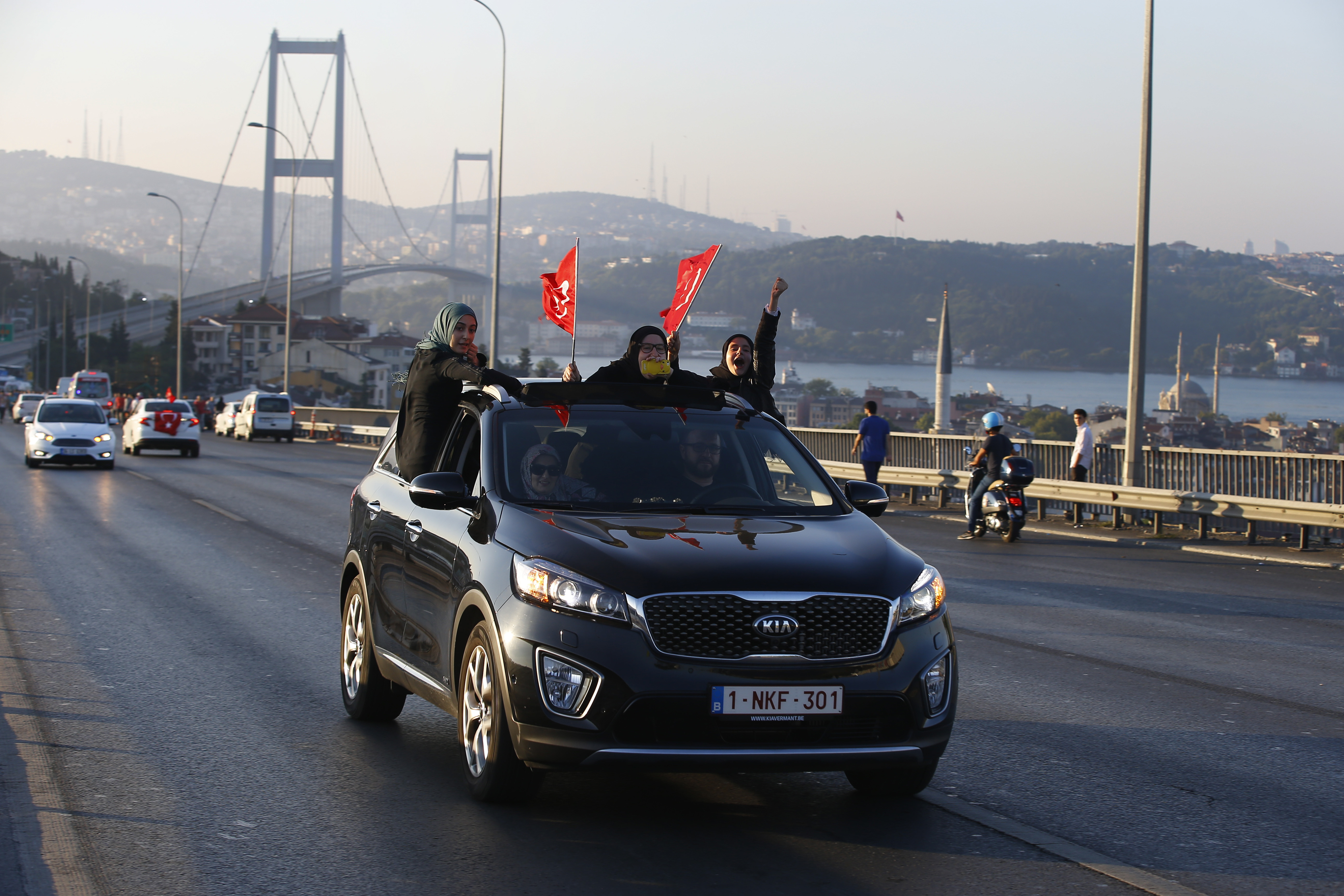Turkiets president uppmanade folk att gå ut och protestera. Turkiets president uppmanade folk att gå ut och protestera.