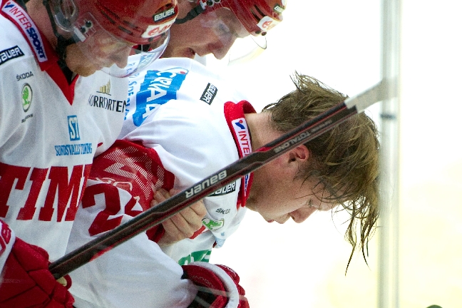 Johan Andersson fick utgå skadad.