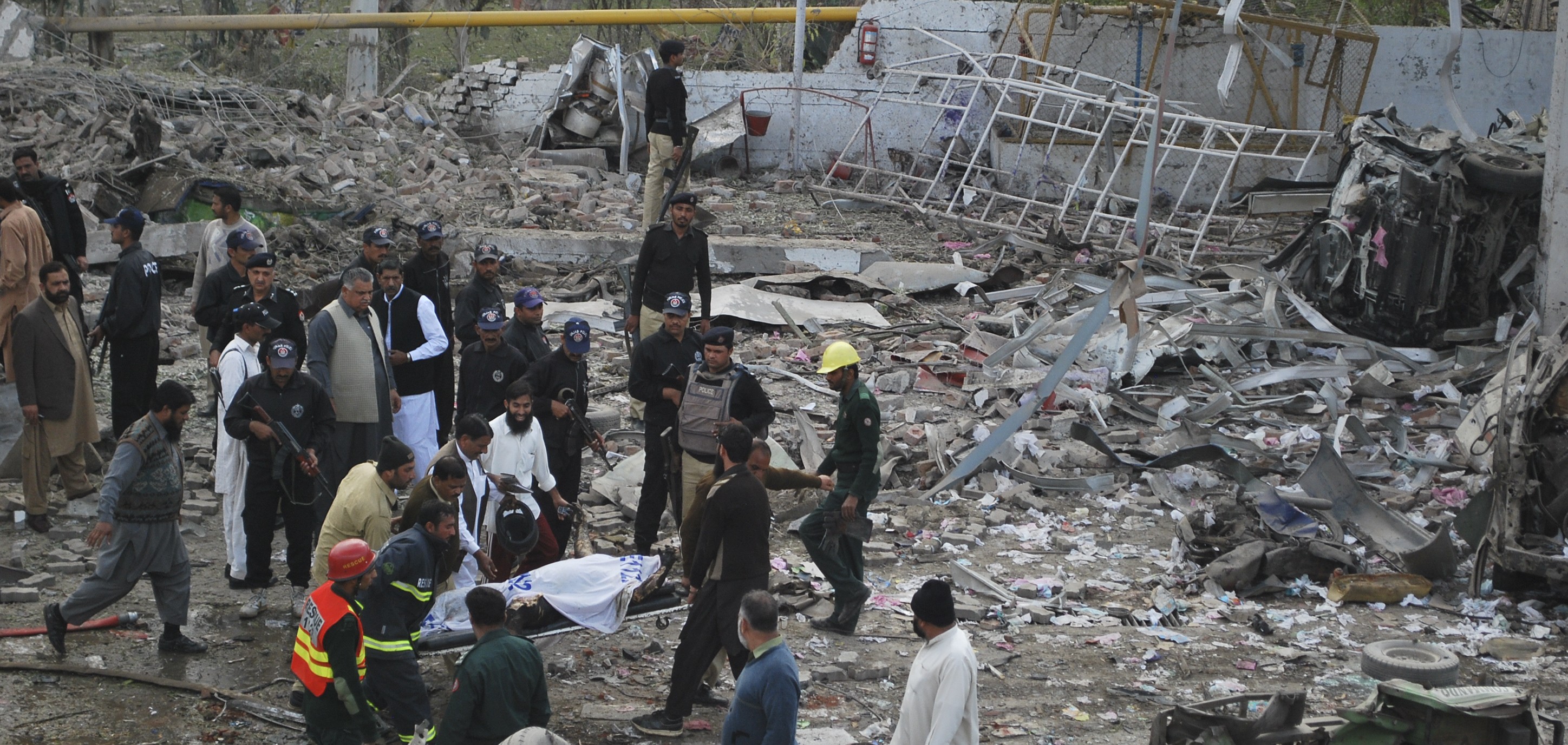 Bensinmack, Bombdåd, Brott och straff, Attentat, Pakistan