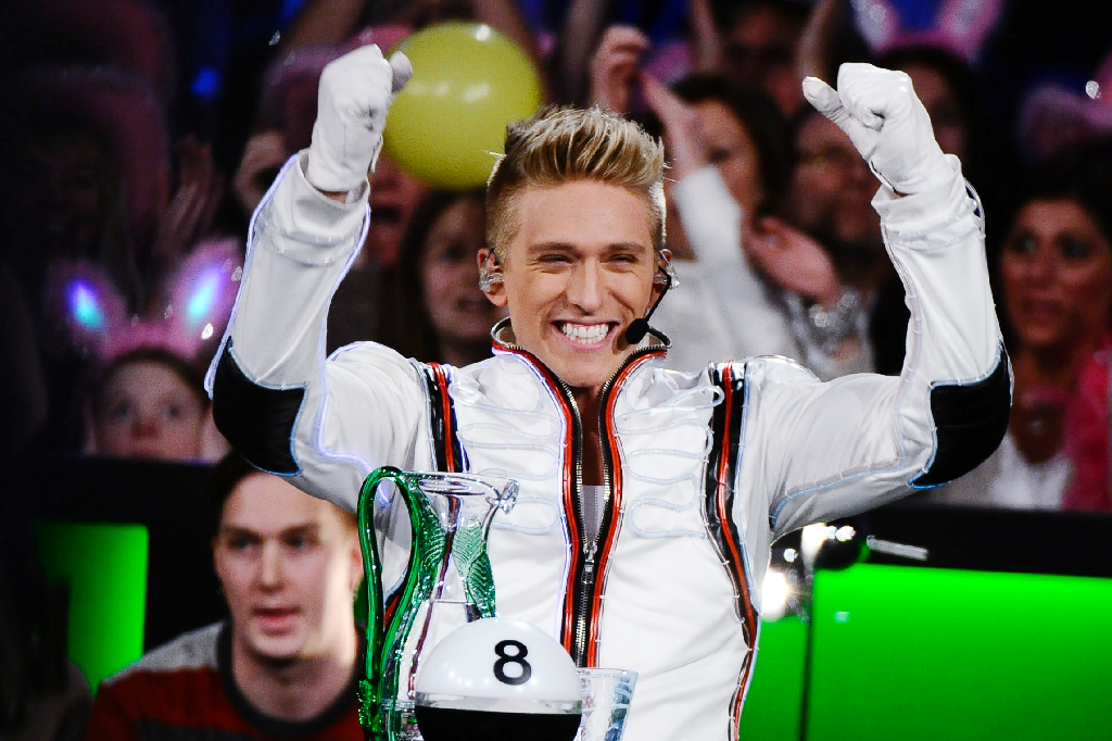 ...som uppenbarligen gick hem. Danny gick vidare till final med sin låt "Amazing". ...som uppenbarligen gick hem. Danny gick vidare till final med sin låt "Amazing".