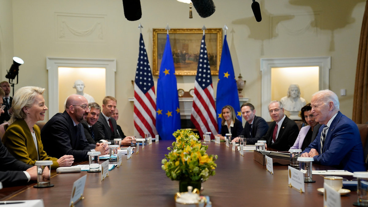EU-kommissionens ordförande Ursula von der Leyen och EU:s rådsordförande Charles Michel träffade USA:s president Joe Biden i Vita huset på fredagen.