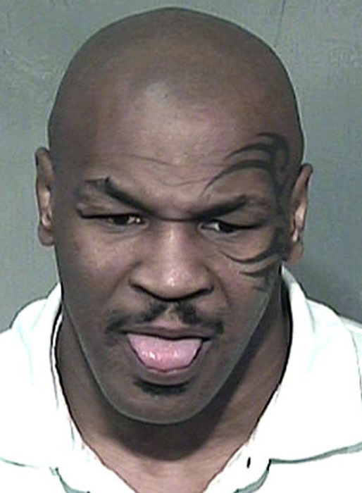 Mike Tyson var flera år före Miley Cyrus med hela den där sträcka ut tungan-grejen... Mike Tyson var flera år före Miley Cyrus med hela den där sträcka ut tungan-grejen...