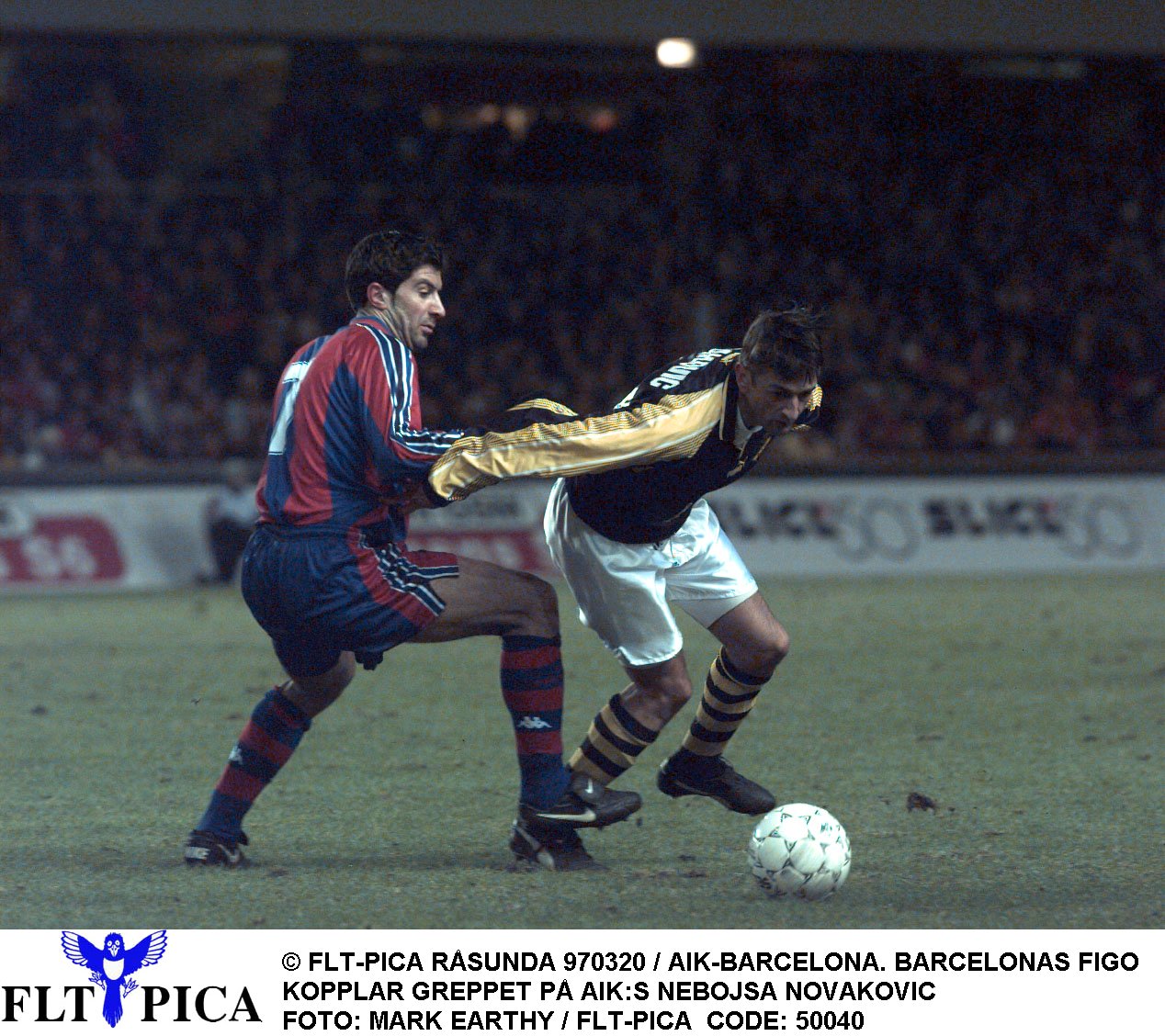 1997: Luis Figo drar i Nebojsa Novakovic tröja. 1997: Luis Figo drar i Nebojsa Novakovic tröja.