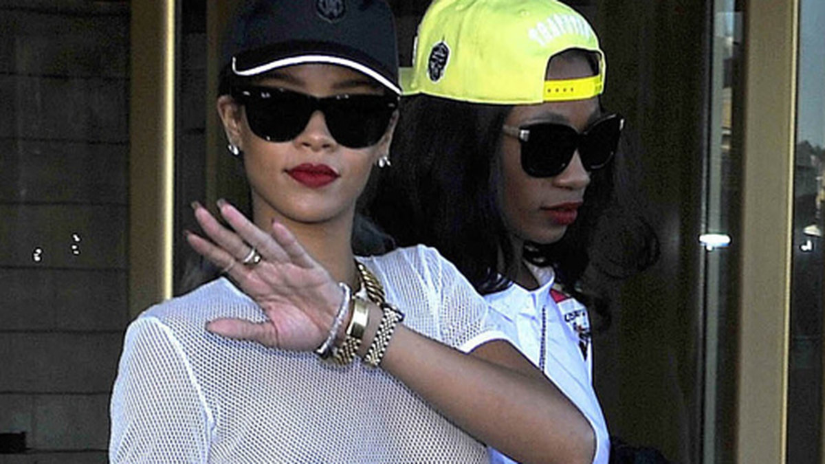 Såhär såg det ut när Rihanna var i Stockholm år 2013 och flashade sin piercing. 