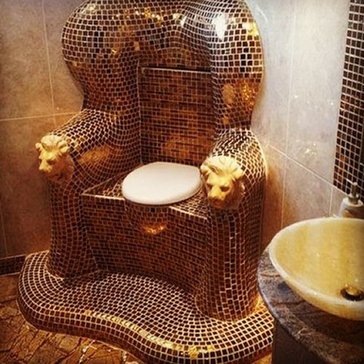 En toalett av guld om andan faller på. En toalett av guld om andan faller på.