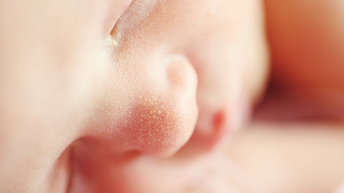 8. Nyfödda producerar inga tårar. De låter som att de gråter, men de har inga faktiska tårar tills de är mellan fyra och tretton veckor.