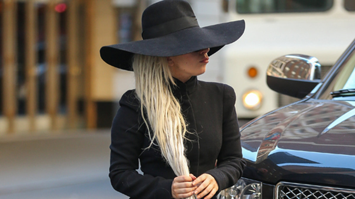 Lady Gaga ser mystisk ut i New York.