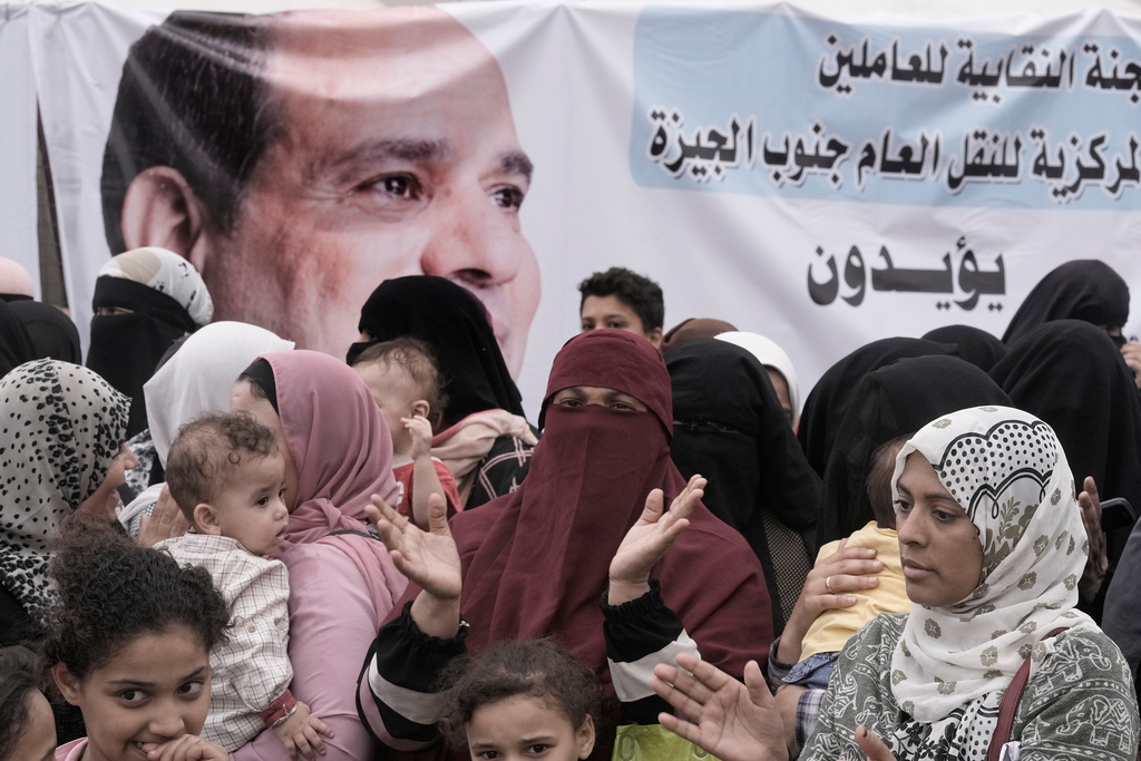 Anhängare till Egyptens president Abd al-Fattah al-Sisi vid ett möte i Kairo på måndagen.