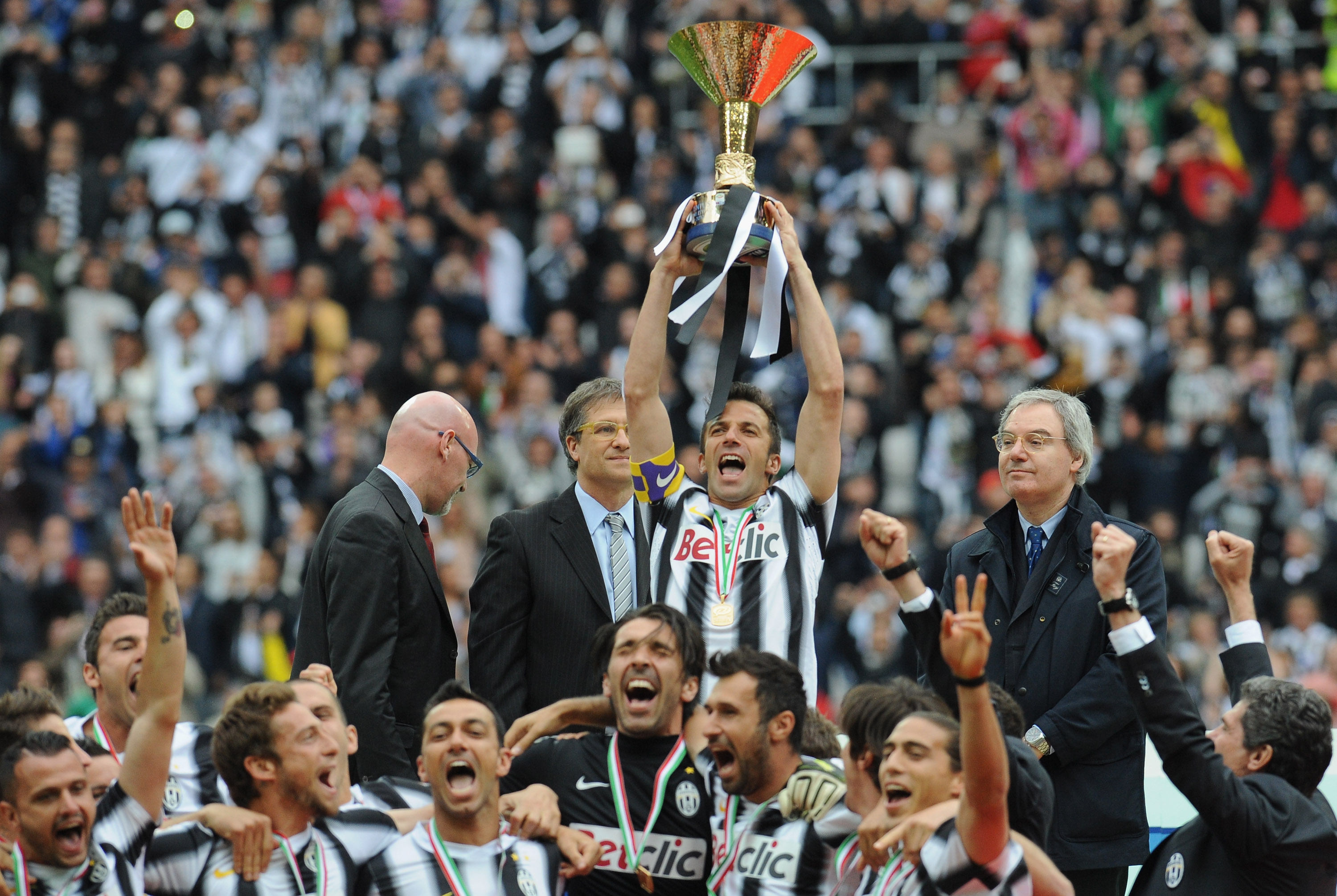 Del Piero slutar i Juventus på topp - med att bärga Scudetton.