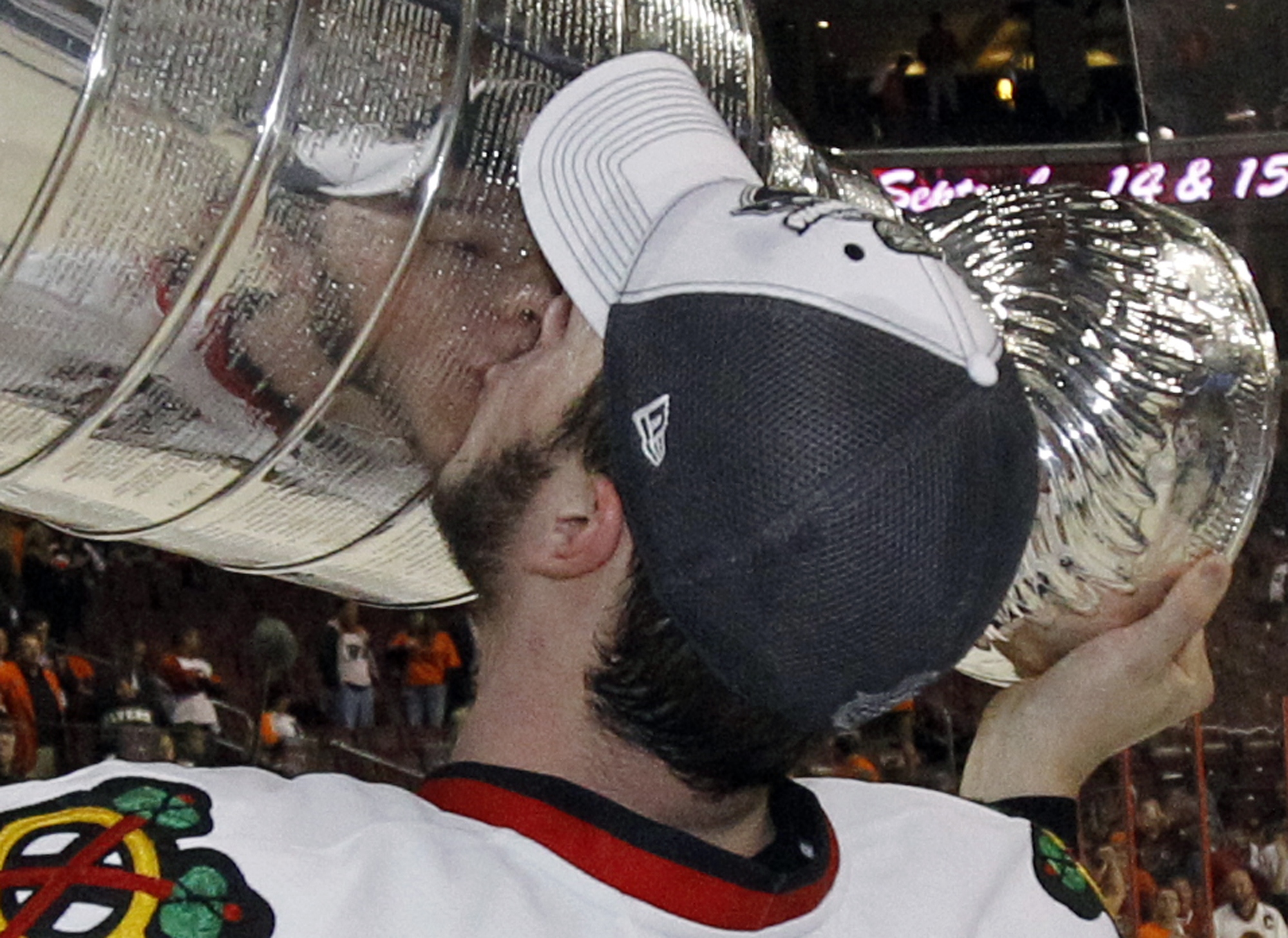 Slutspelets bäste spelare kysste Stanley Cup-pokalen.