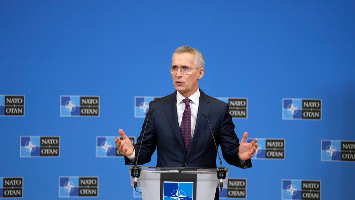 Natos generalsekreterare Jens Stoltenberg håller presskonferens i Bryssel.