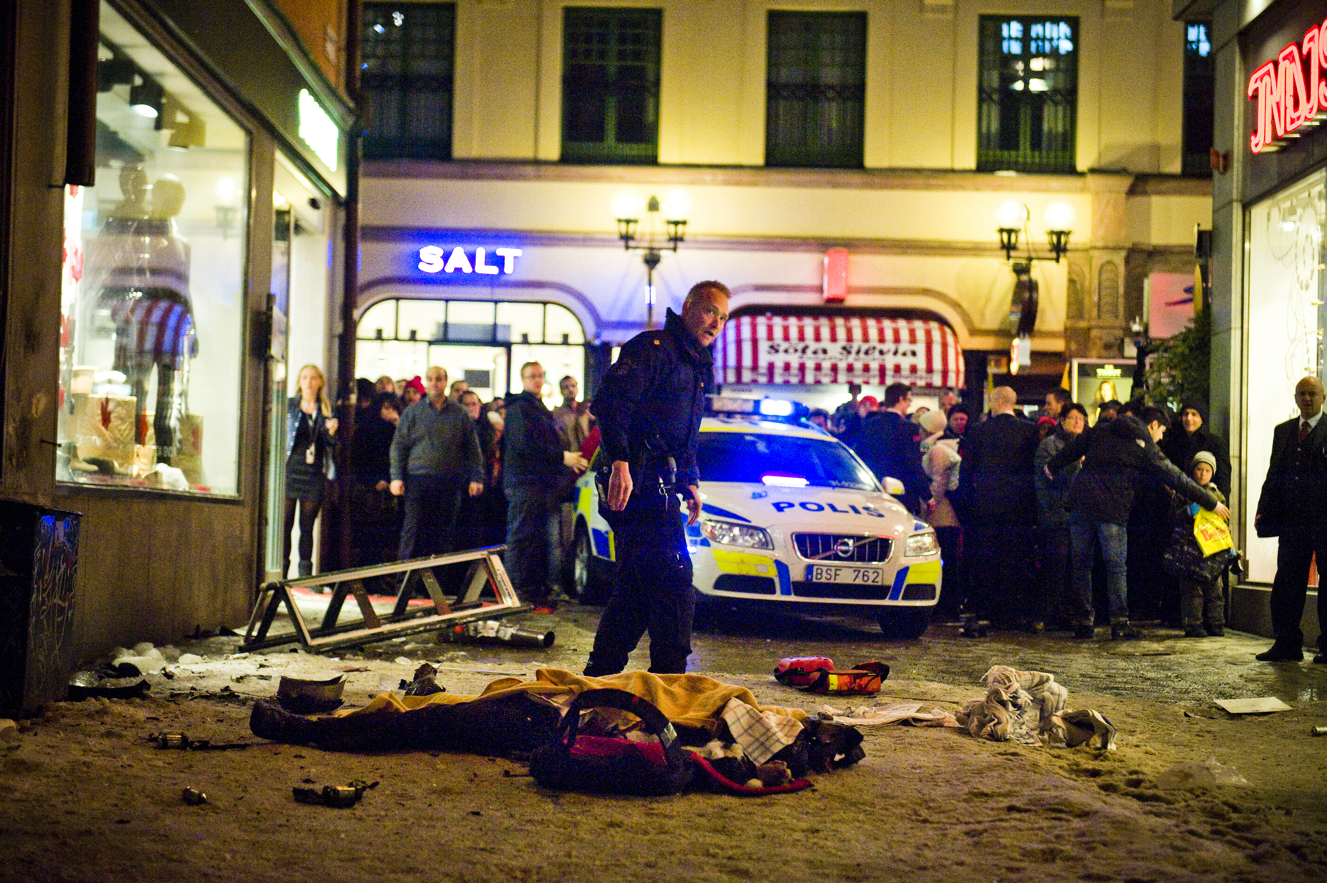 Omkring 17.00 den 11 december 2010 sprängde Abdulwahab sig själv på Bryggargatan.