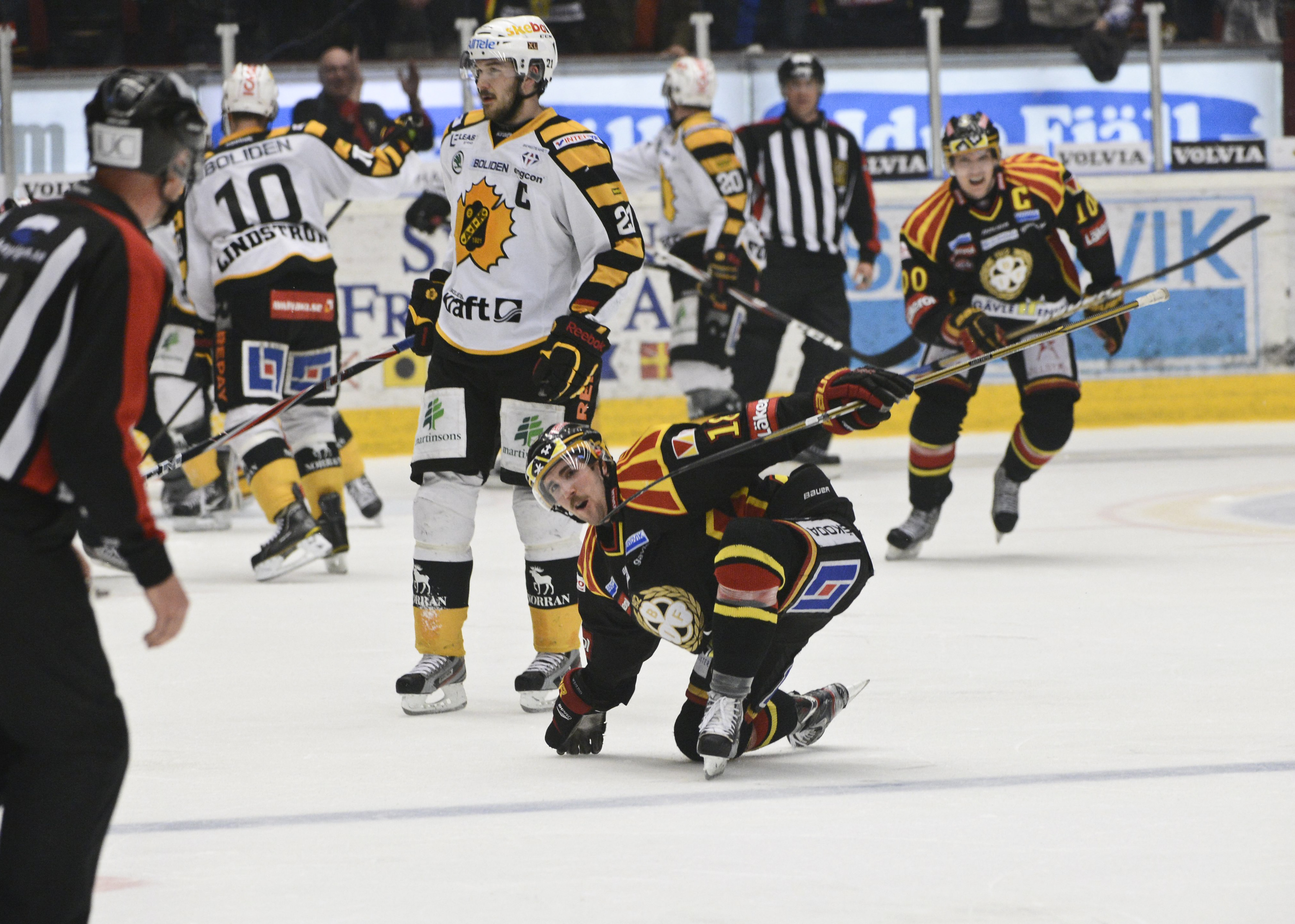 I tredje perioden kunde Ryan Gunderson skjuta den 2-0, ett mål som blev startskottet på... I tredje perioden kunde Ryan Gunderson skjuta den 2-0, ett mål som blev startskottet på...