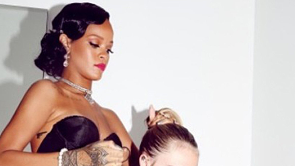 På nyårsafton hade Rihanna en stor fest i New York för sina vänner. Hennes nya bästis supermodellen Cara  Delevingne var självklart där.