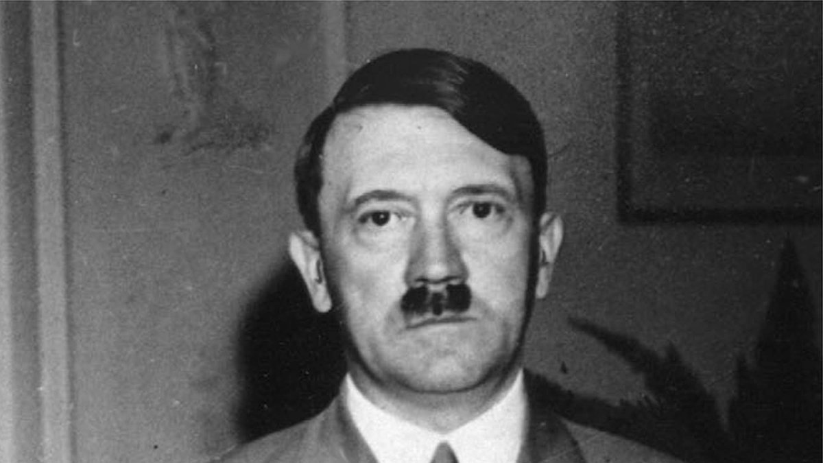 Hitler var Tysklands rikskansler 1933 till 1945.