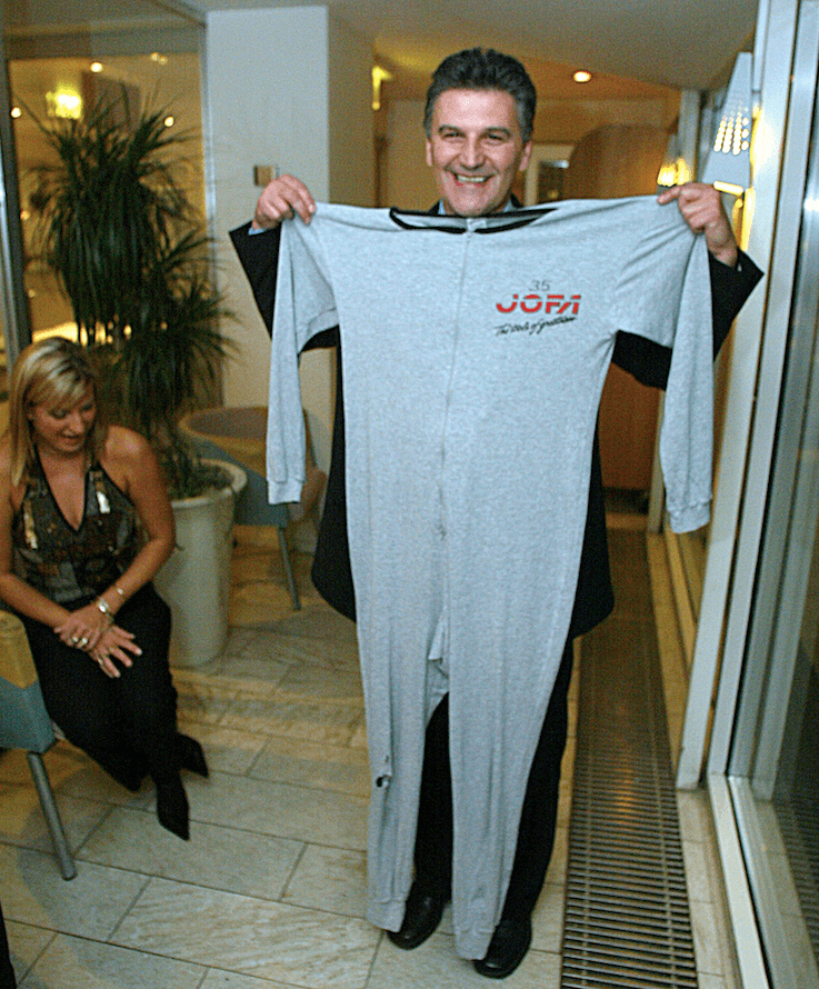 Zoran Lukic brukade oftast klä sig i dyra Armanikostymer. Zoran Lukic brukade oftast klä sig i dyra Armanikostymer.