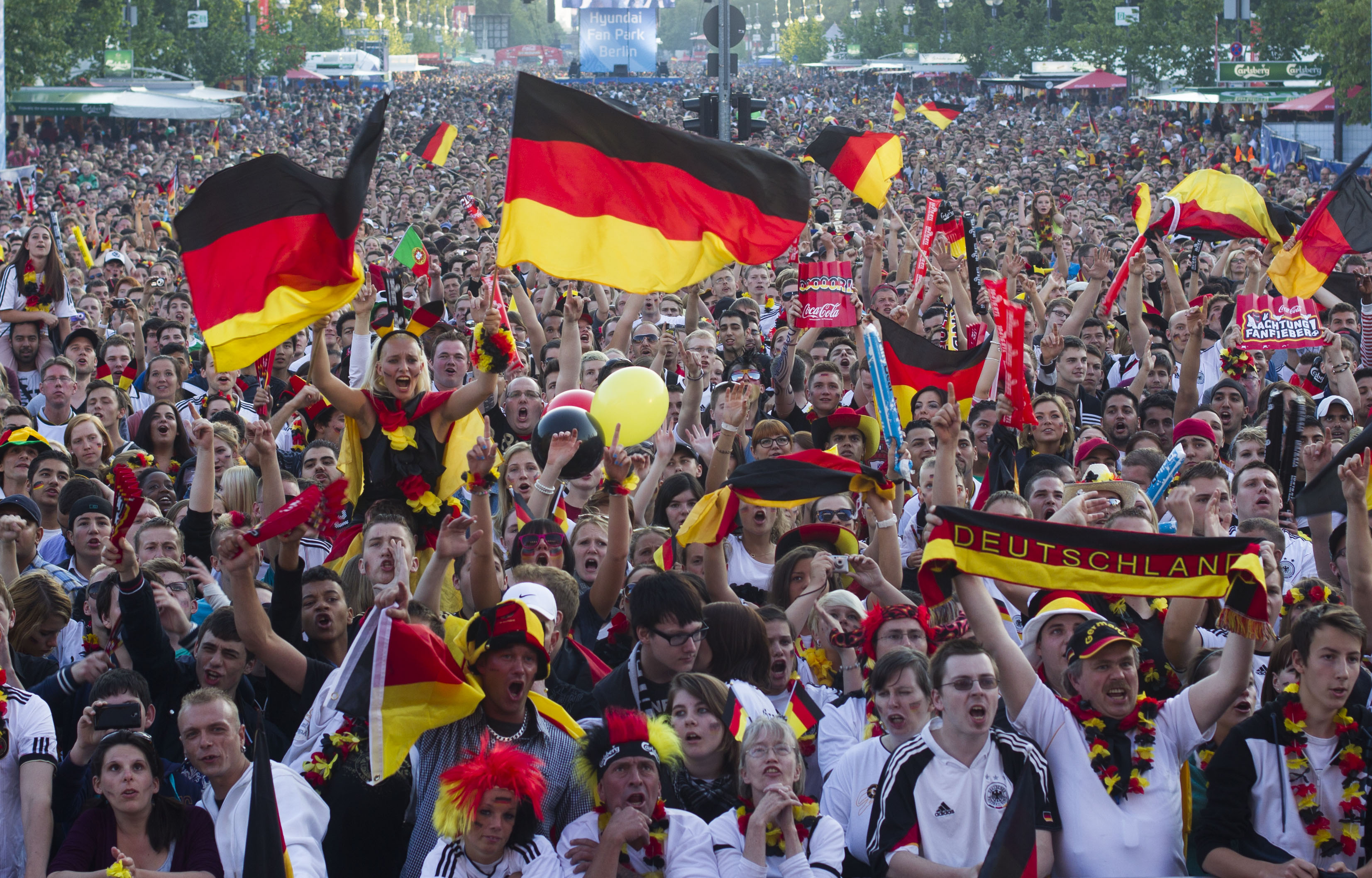 Tusentals tyskar hade samlats i centrala Berling för att se matchen på storbildsskärm.