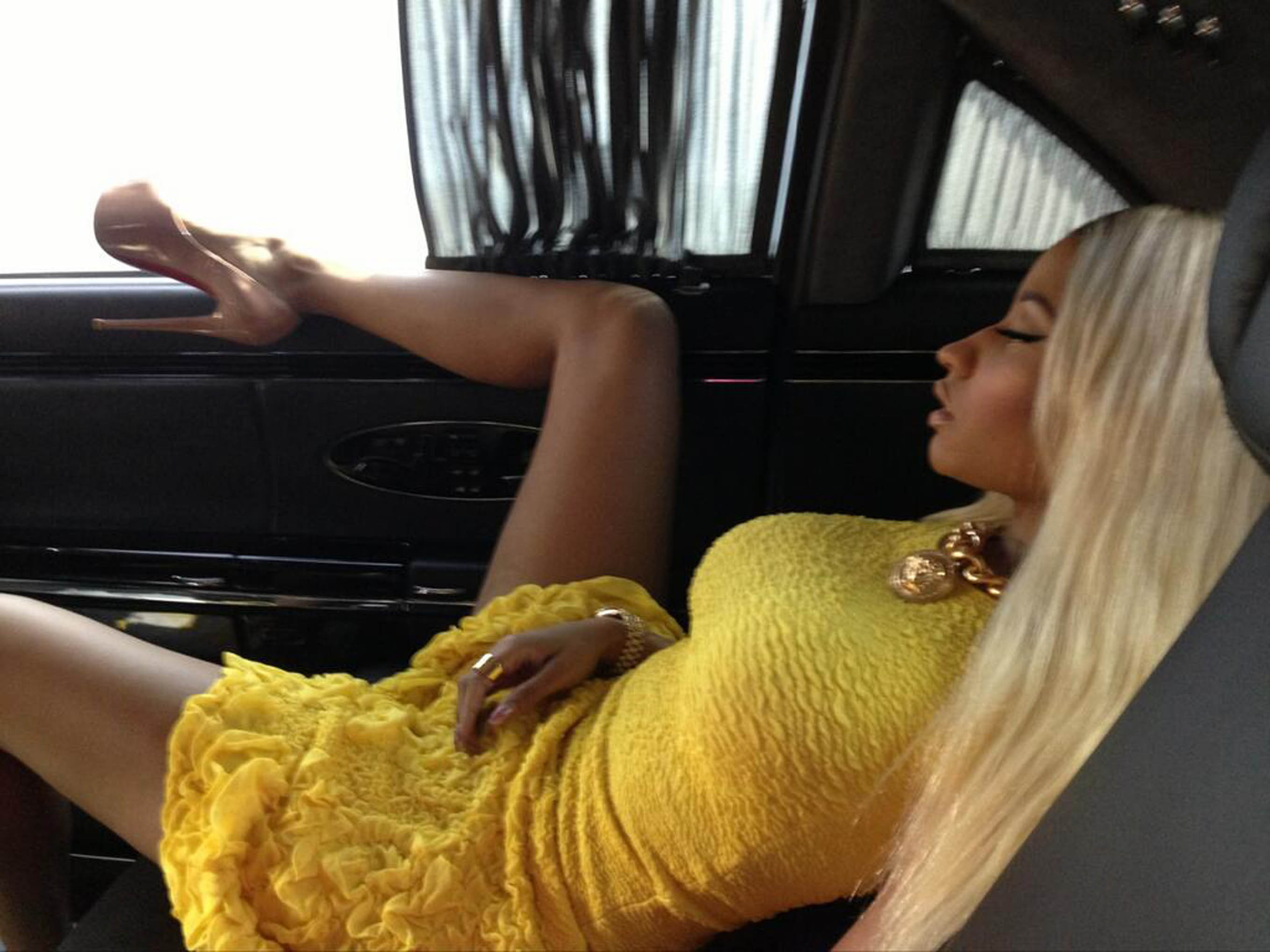 Nicki Minaj slappar. Nicki Minaj slappar.