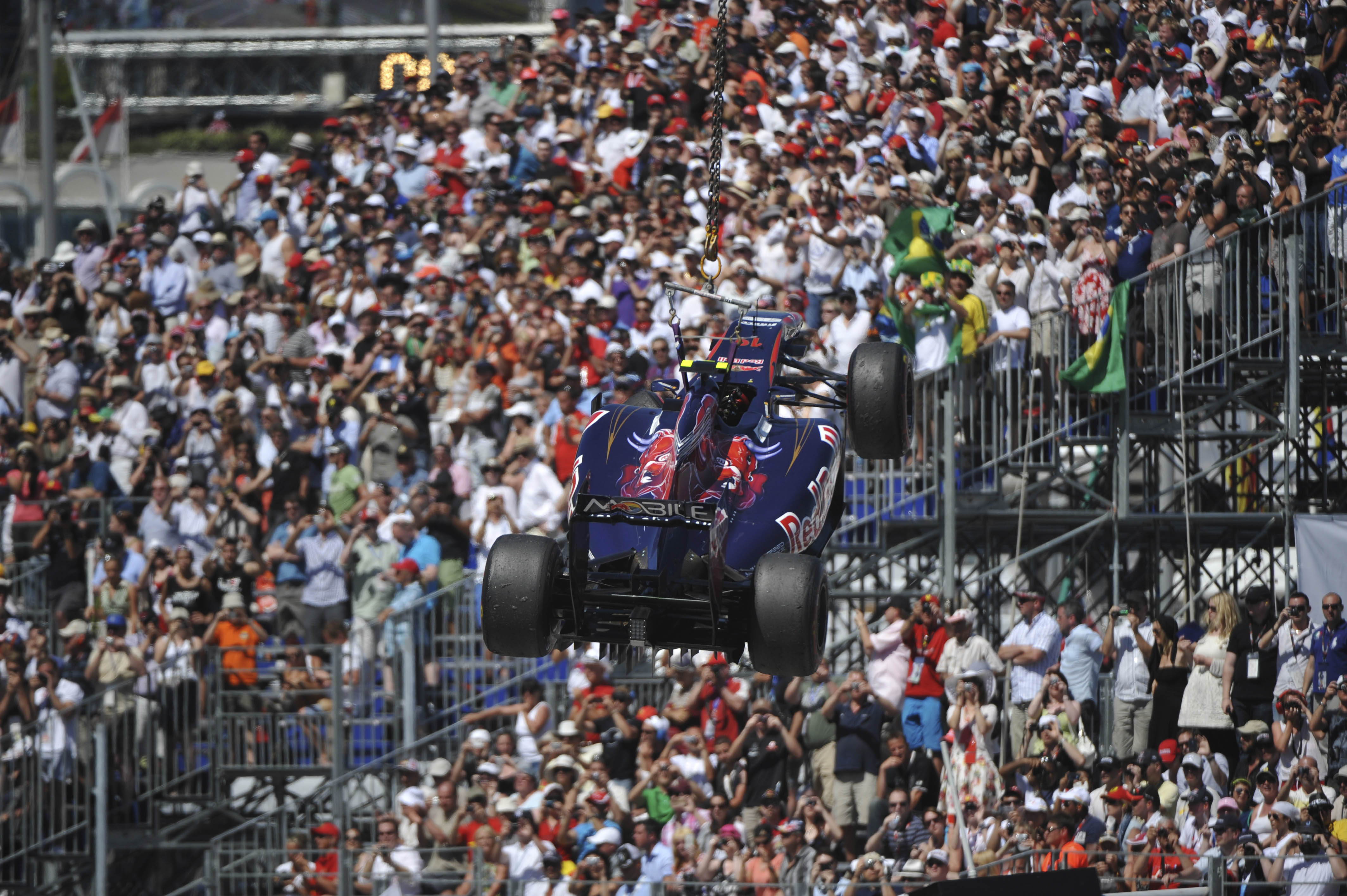 Bilarna gick sönder lite varstans på banan. Något som blivit symptomatiskt för just Monacos Grand Prix.