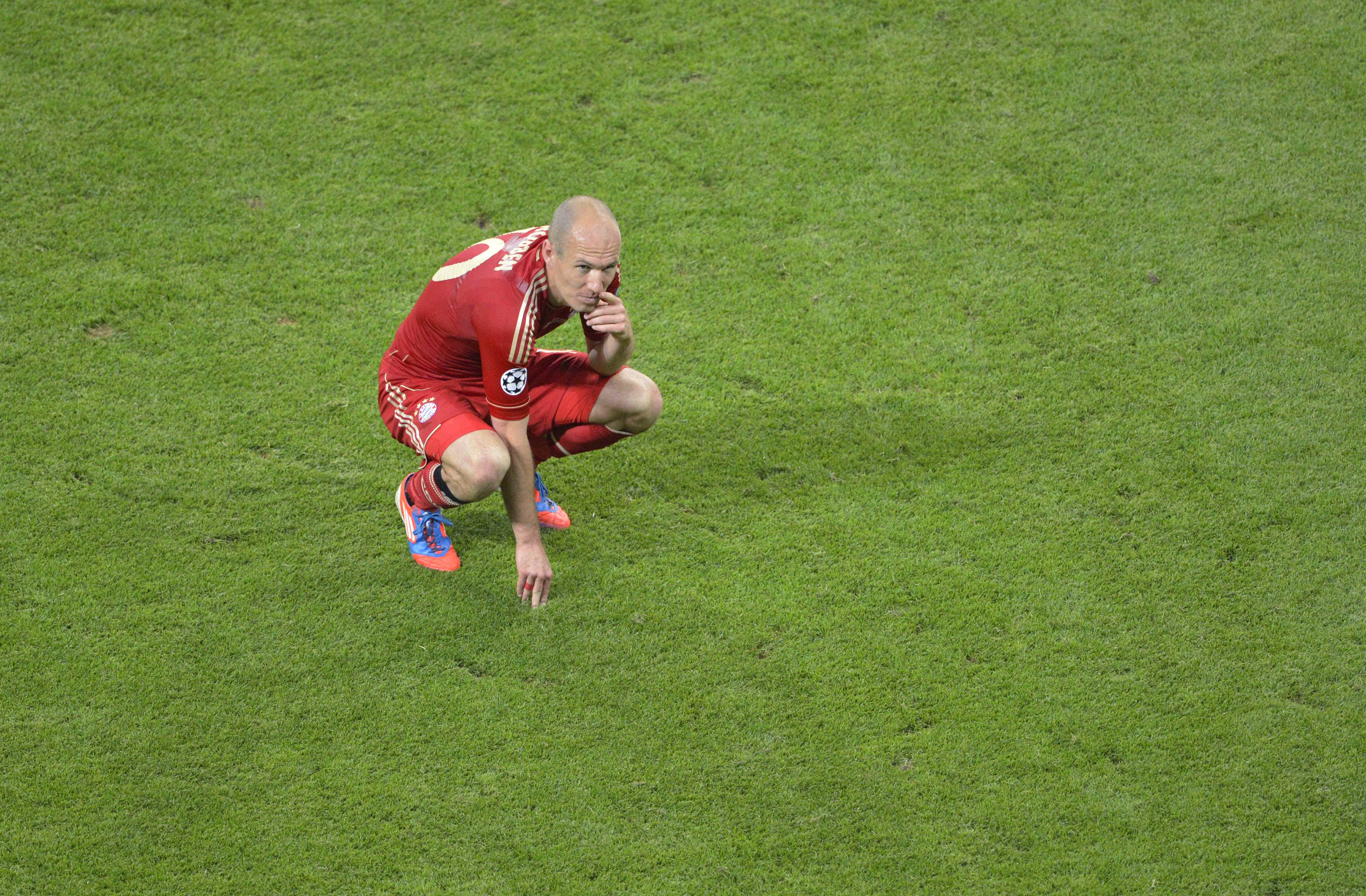 Robben missade en straff under matchen och stod över straffläggningen mot Chelsea.