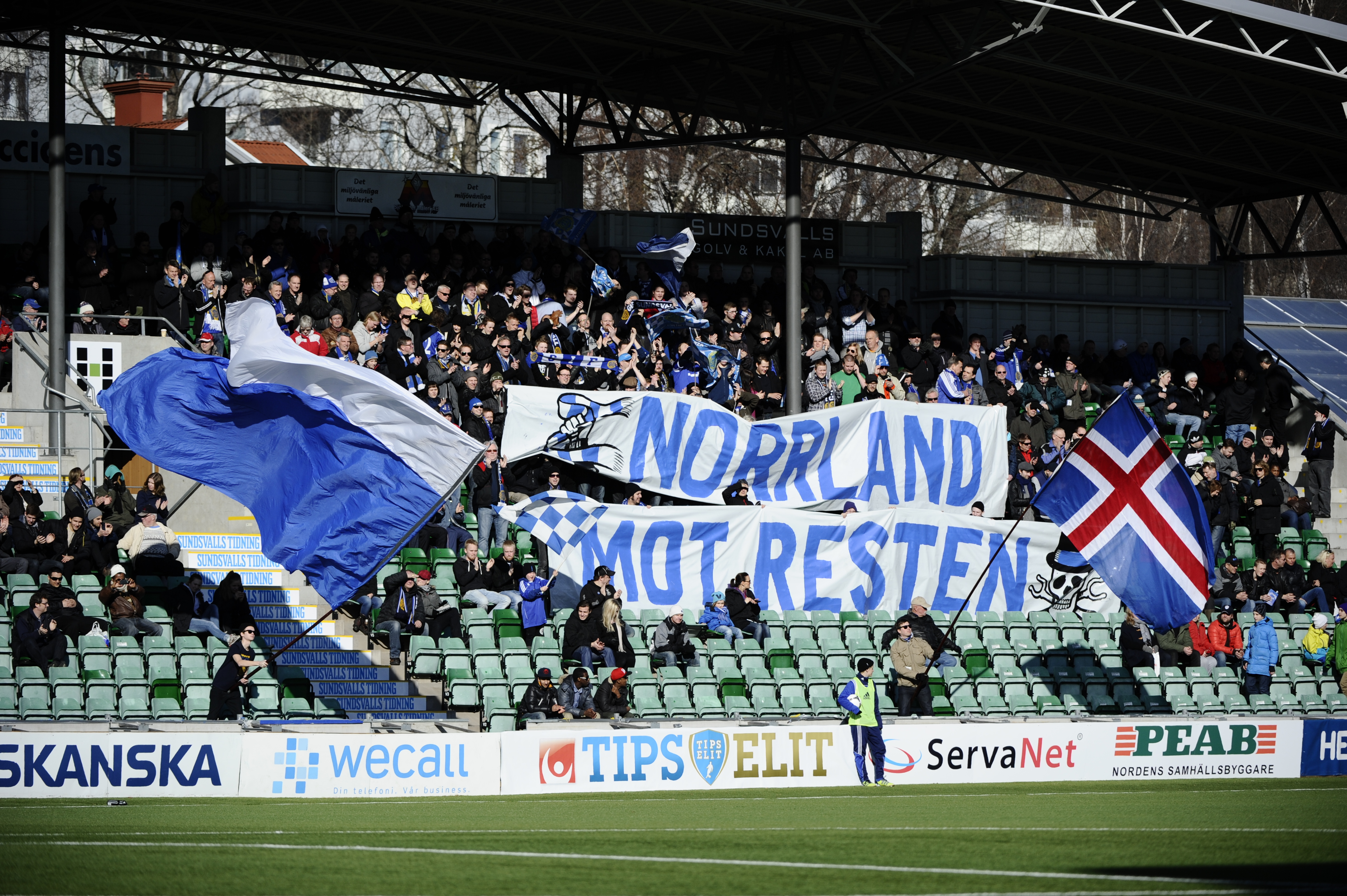 I Sundsvall firade fansen återkomsten till allsvenskan på sitt eget sätt. I Sundsvall firade fansen återkomsten till allsvenskan på sitt eget sätt.