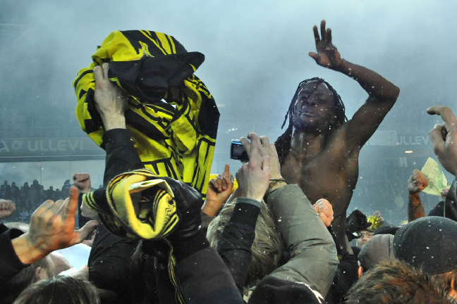 Mutumba firar SM-guldet med AIK 2009.