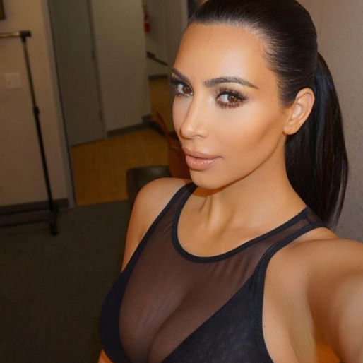 Kim Kardashian bjuder på en selfie.