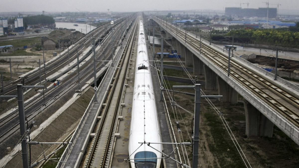 Idag invigdes världens längsta järnväg för höghastighetståg i Kina.